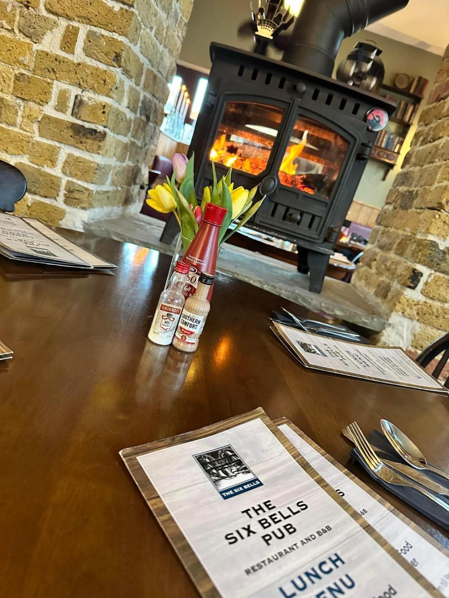 The Six Bells Bed and Breakfast Ρότσεστερ Εξωτερικό φωτογραφία
