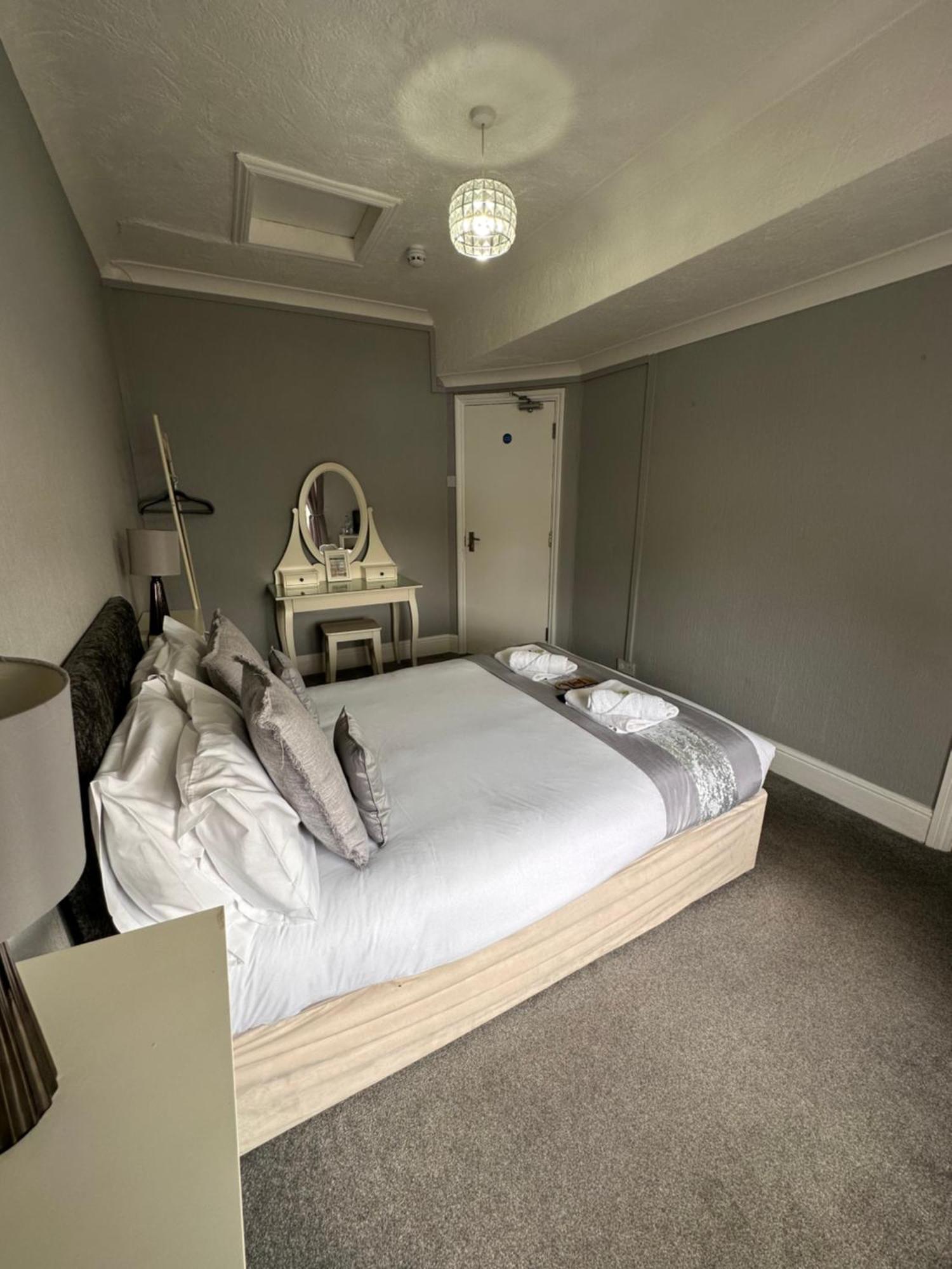 The Six Bells Bed and Breakfast Ρότσεστερ Εξωτερικό φωτογραφία