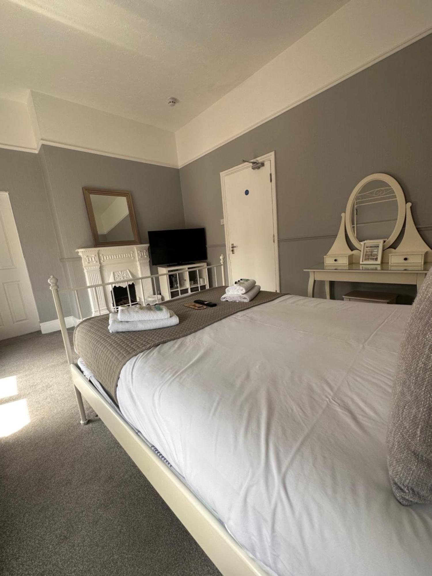 The Six Bells Bed and Breakfast Ρότσεστερ Εξωτερικό φωτογραφία